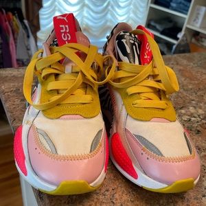 Woman’s Puma Sneakers Size 10